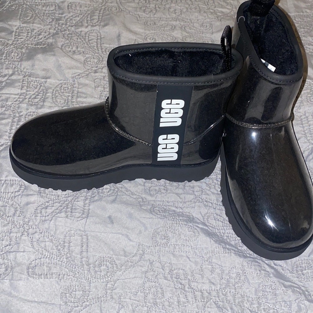 UGG Women's Classic Clear Mini Boot Sz 6 Black